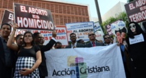 Manifestantes cristianos contra el aborto