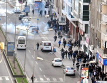 Policías y manifestantes en Diyarbakir