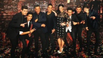 Ricky Martin y Alejandro Sanz con los miembros de la banda Ricky Martin y Alejandro Sanz con los miembros de la banda