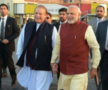 Nawaz Sharif-a la izquierda-y Narendra Modi, ayer, en Lahore Nawaz Sharif-a la izquierda-y Narendra Modi, ayer, en Lahore