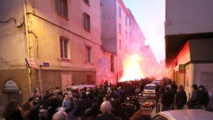 Los manifestantes antiárabes en Ajaccio, Córcega.