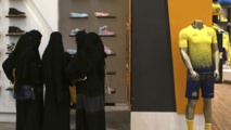 Mujeres en un centro comercial en Arabia Mujeres en un centro comercial en Arabia