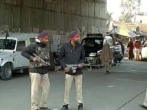 Hombres armados atacan base aérea india cerca de Pakistán