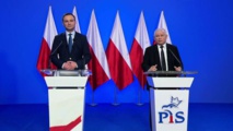 Andrzej Duda-a la izquierda-y Jaroslaw Kaczynski