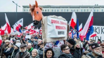 Manifestantes contra la nueva ley en Polonia