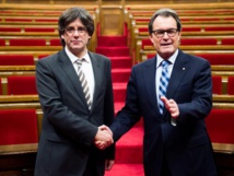 El nuevo presidente, Carles Puigdemunt-a la izquierda-y el presidente saliente, Artur Mas El nuevo presidente, Carles Puigdemunt-a la izquierda-y el presidente saliente, Artur Mas