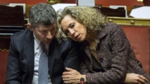 La senadora Monica Cirinnà, en el parlamento, con Ivan Scalfaratto La senadora Monica Cirinnà, en el parlamento, con Ivan Scalfaratto