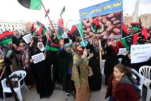 Mujeres libias se manifiestan pidiendo un diálogo entre libios Mujeres libias se manifiestan pidiendo un diálogo entre libios