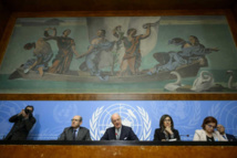 De Mistura y trabajadores de la ONU De Mistura y trabajadores de la ONU