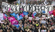 Manifestantes contra cualquier unión civil alternativa al matrimonio Manifestantes contra cualquier unión civil alternativa al matrimonio