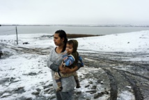 Una mujer búlgara con su hijo Una mujer búlgara con su hijo