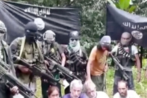 Milicianos con extranjeros secuestrados en Filipinas Milicianos con extranjeros secuestrados en Filipinas