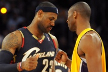 Lebron James-a la izquierda-y Kobe Bryant