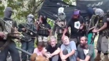 Los extranjeros secuestrados y los miembros de Abu Sayyaf Los extranjeros secuestrados y los miembros de Abu Sayyaf