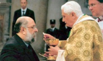 Figari-a la izquierda-con el papa Benedicto XVI