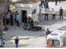Dos muertos y 22 heridos en atentado contra la policía turca en la frontera con Siria
