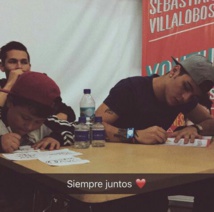 Sebastián Villalobos, firmando. Sebastián Villalobos, firmando.