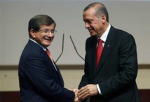 Davutoglu-a la izquierda-y Erdogan