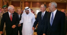 De izquierda a derecha, Dick Cheney, el ex-rey saudí Abdulasis, George Bush y Colin Powell