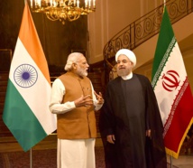 Narendra Modi-a la izquierda-y Hassan Rohani Narendra Modi-a la izquierda-y Hassan Rohani