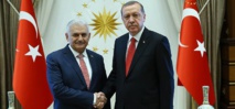 Yildirim-a la izquierda-y Erdogan Yildirim-a la izquierda-y Erdogan