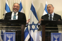Lieberman-a la izquierda-y Netanyahu Lieberman-a la izquierda-y Netanyahu