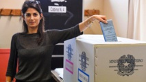 Virginia Raggi votando Virginia Raggi votando