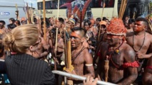 Indígenas protestando contra el proyecto de presa de Belo Monte Indígenas protestando contra el proyecto de presa de Belo Monte