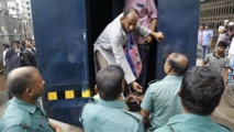 Detenidos por la policía en Bangladesh Detenidos por la policía en Bangladesh