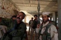 Milicianos kurdos cerca de Manbij