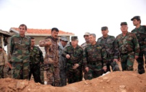 El general Suheil Al-Hassan con otros militares sirios