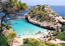 Una cala en Mallorca Una cala en Mallorca