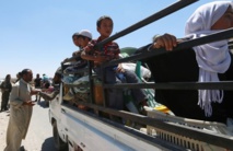 Civiles evacuados de los barrios del sur de Manbij