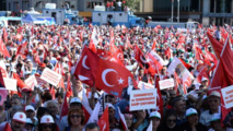 Manifestantes del CHP en la plaza Taksim de Estambul Manifestantes del CHP en la plaza Taksim de Estambul