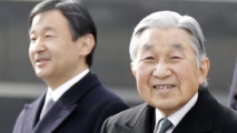 El emperador Akihito-a la derecha-y su hijo Naruhito