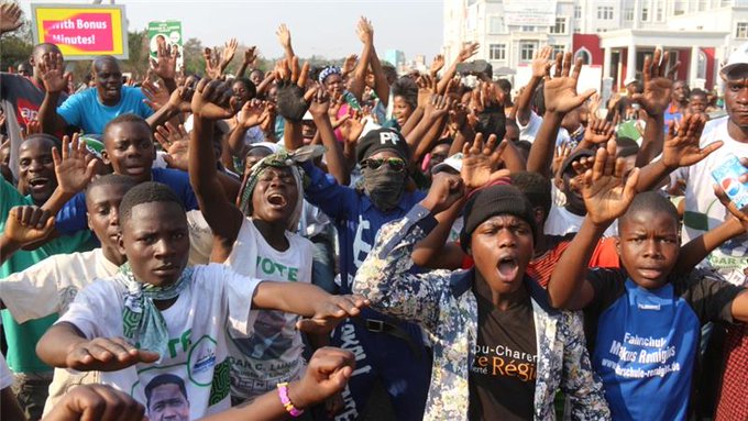 Manifestantes protestan por el resultado electoral en Zambia