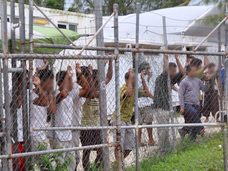 Inmigrantes en el centro de detención de la isla de Manus