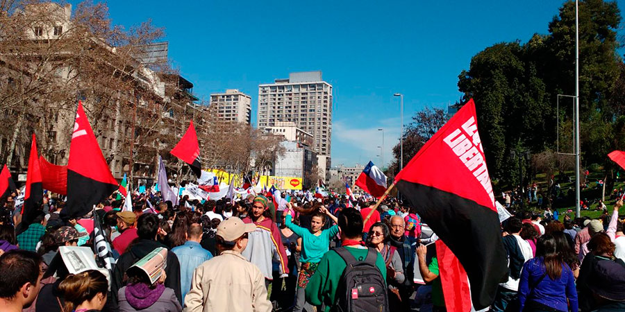 Manifestantes contra las AFPs y por unas pensiones públicas en Santiago de Chile