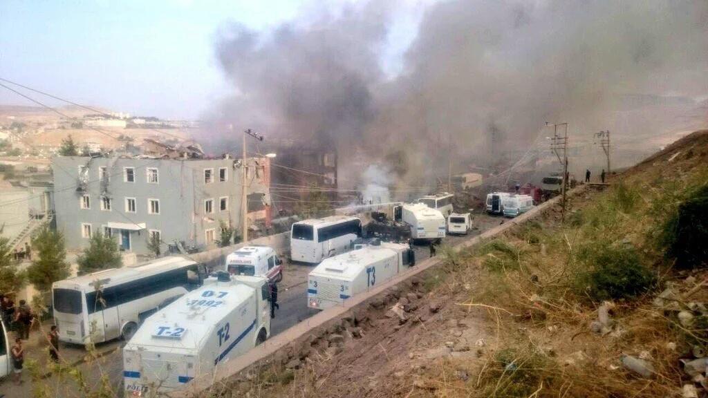 Al menos once policías muertos en Turquía en atentado reivindicado por grupo kurdo