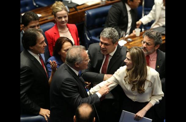 Forcejeos en el senado brasileño