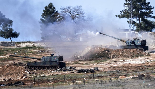 Tanques turcos disparando en Siria