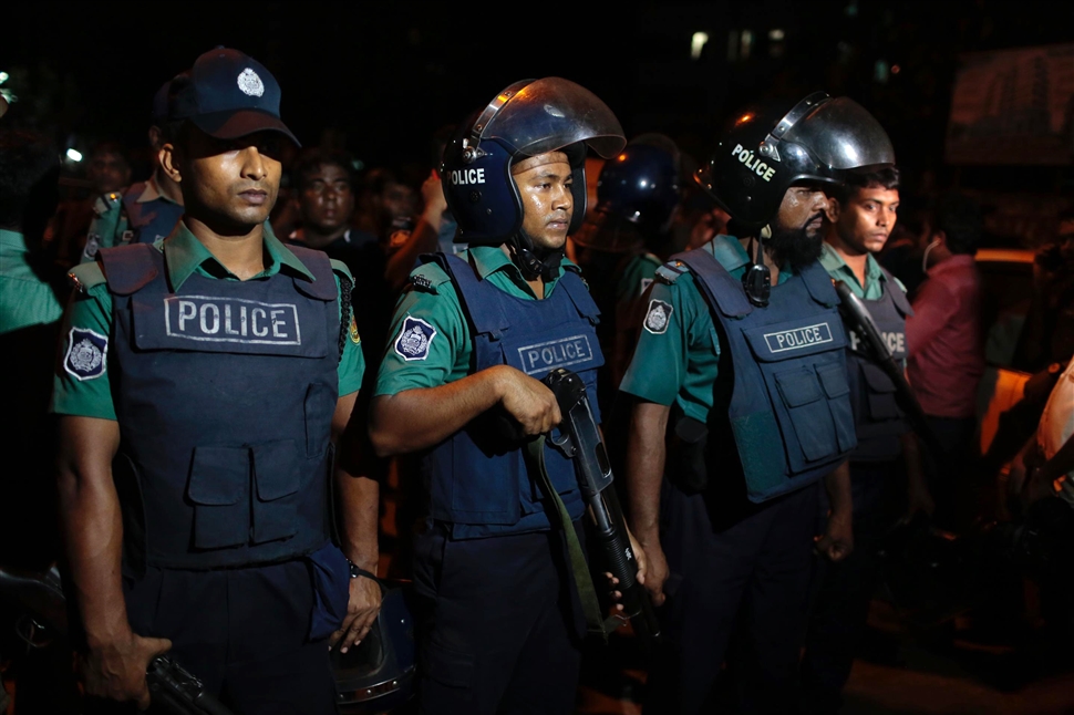 Policías bengalís