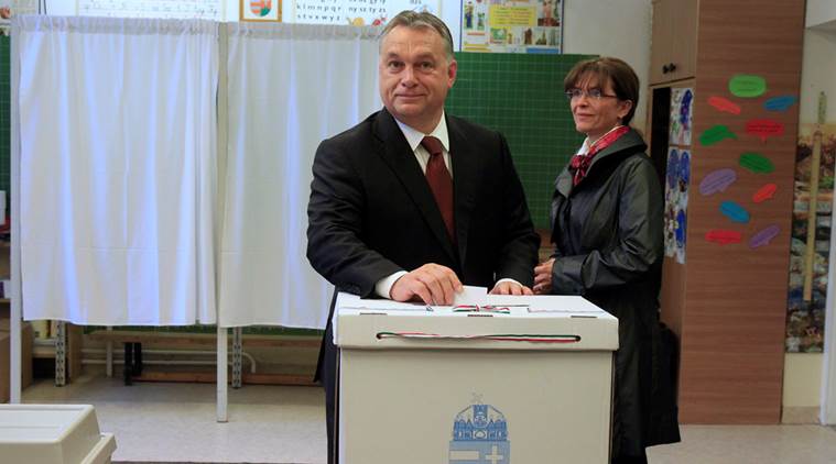 Viktor Orban votando