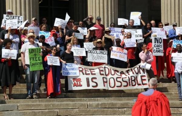 Estudiantes de la universidad de Wits piden una educación gratuita