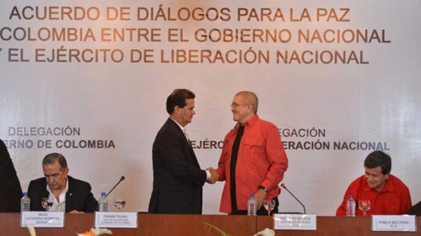Delegados del gobierno colombiano y del ELN en Caracas