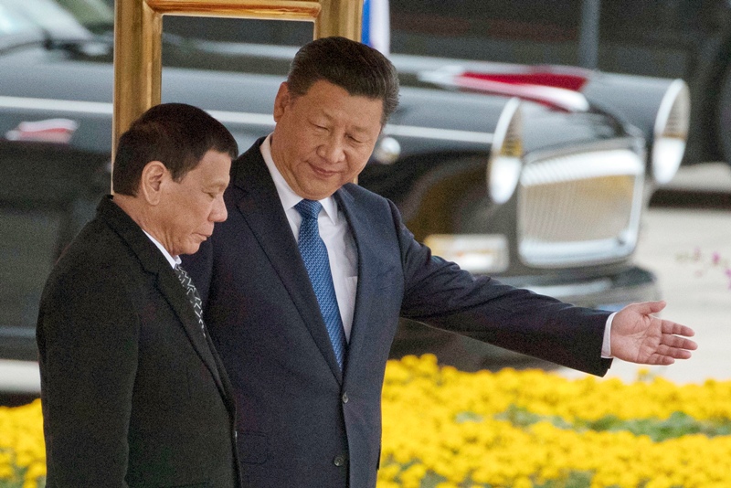 Duterte-a la izquierda-y Xi Jinping