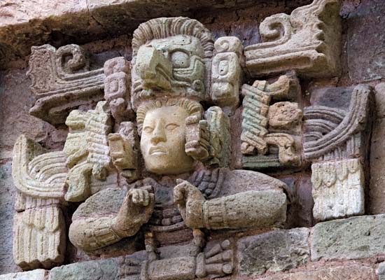 Una escultura maya en Copán
