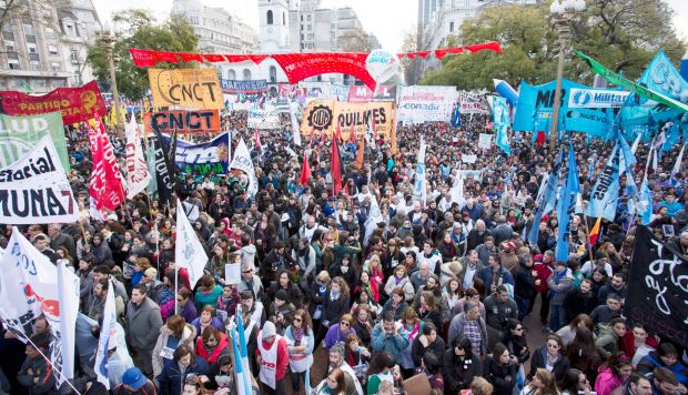 Manifestación contra los despidos en Argentina