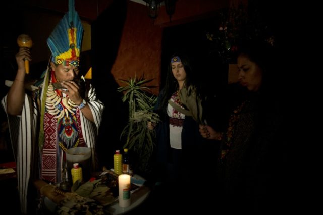 La droga amazónica ayahuasca seduce a celebridades y psiquiatras en EEUU