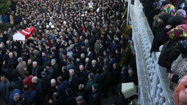 Un funeral de algunas de las víctimas